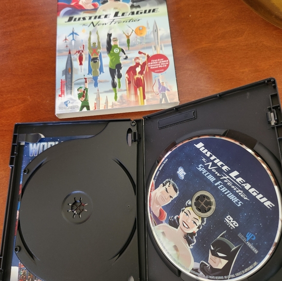 Justice League DVD COLLECTION Of two - Picture 8 of 11